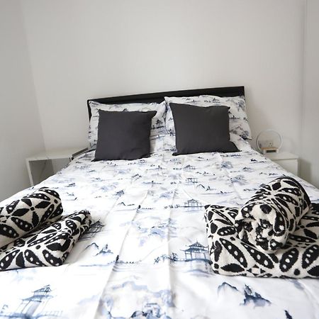 Spacious 3-Story Retreat With Rooftop Terrace And Modern Amenities Лондон Экстерьер фото