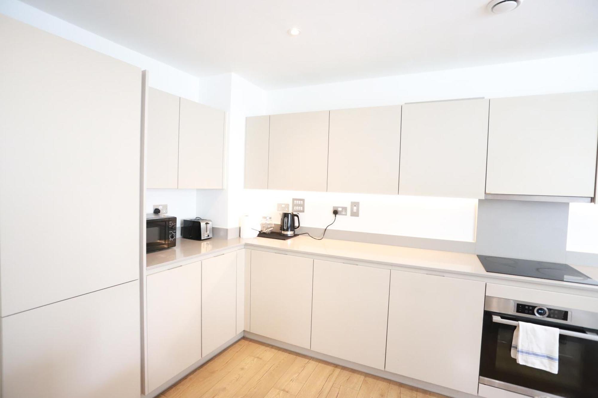 Spacious 3-Story Retreat With Rooftop Terrace And Modern Amenities Лондон Экстерьер фото