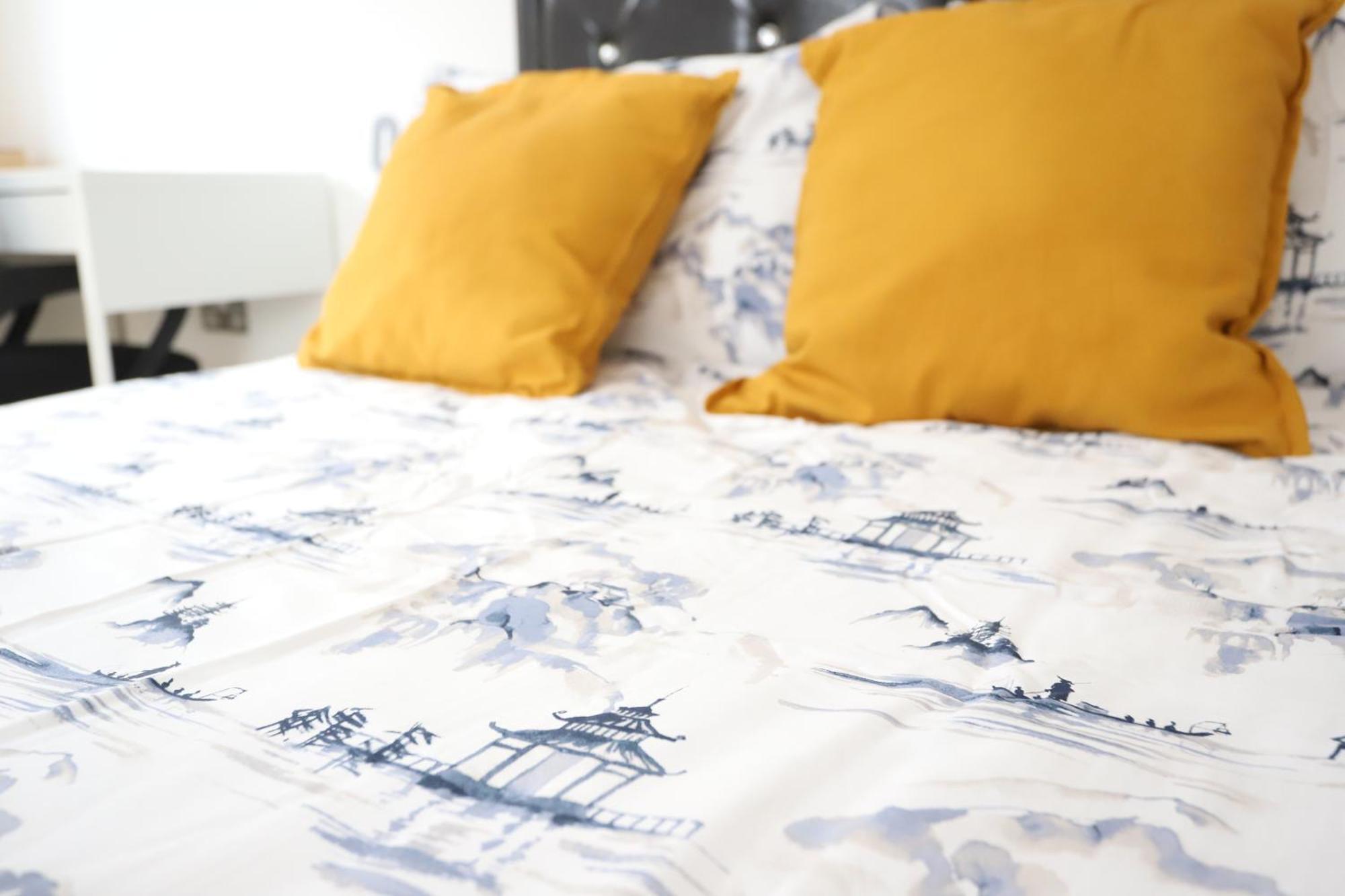 Spacious 3-Story Retreat With Rooftop Terrace And Modern Amenities Лондон Экстерьер фото